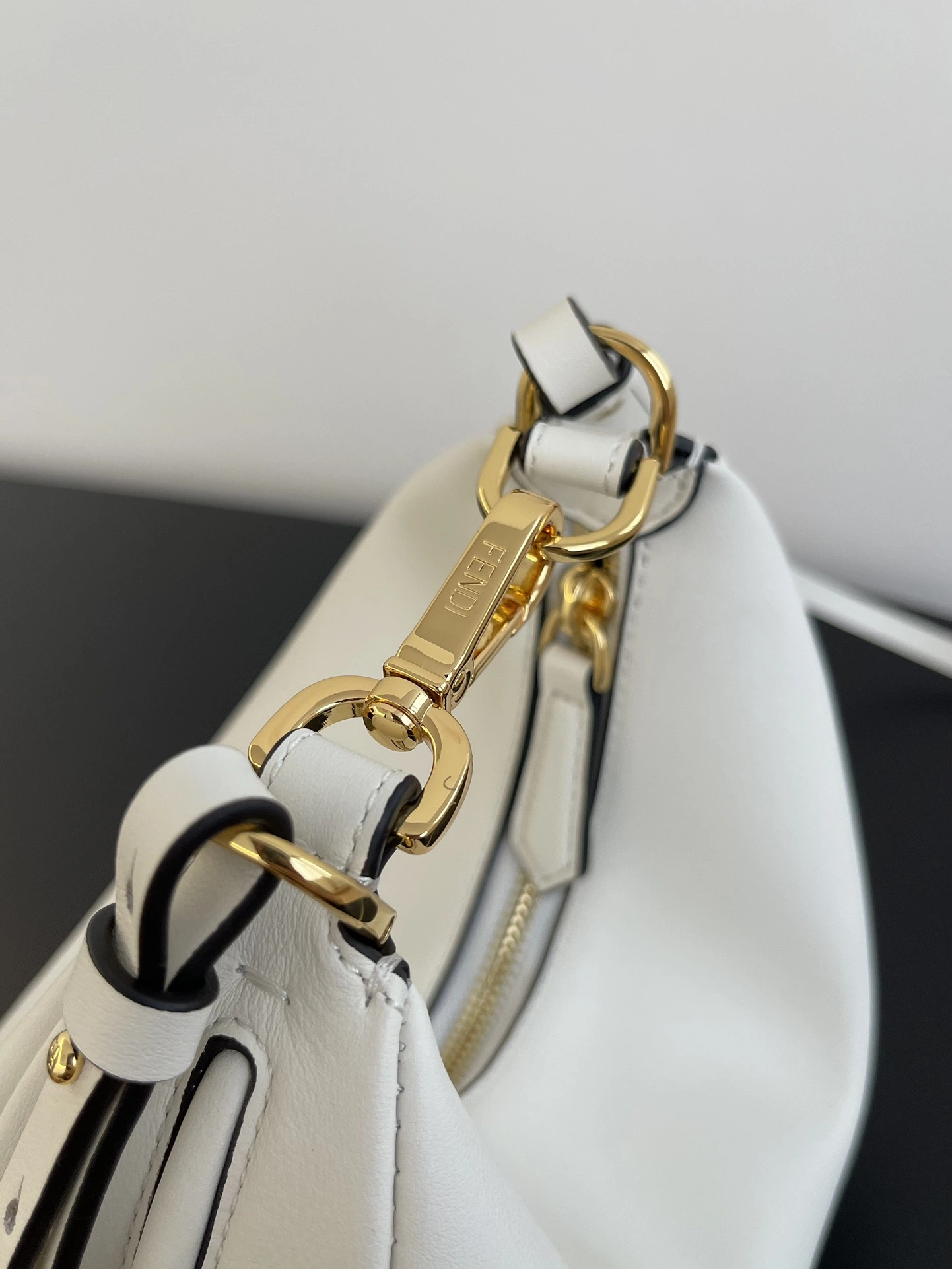 Breathable Fendi Hobo Bags 76807