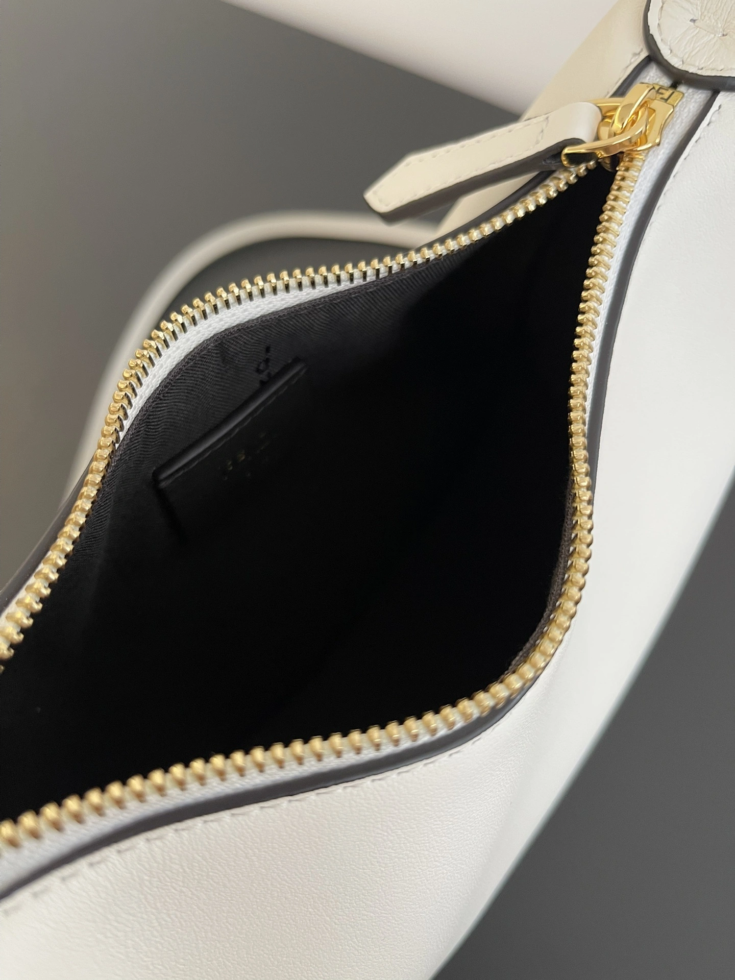 Breathable Fendi Hobo Bags 76807