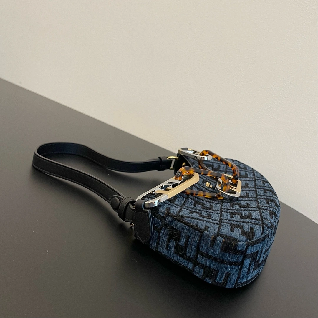 Fendi Hobo Bags Comfortable 69891