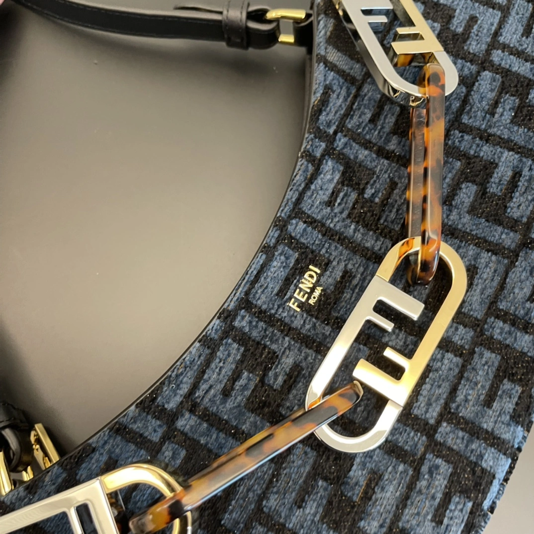 Fendi Hobo Bags Comfortable 69891