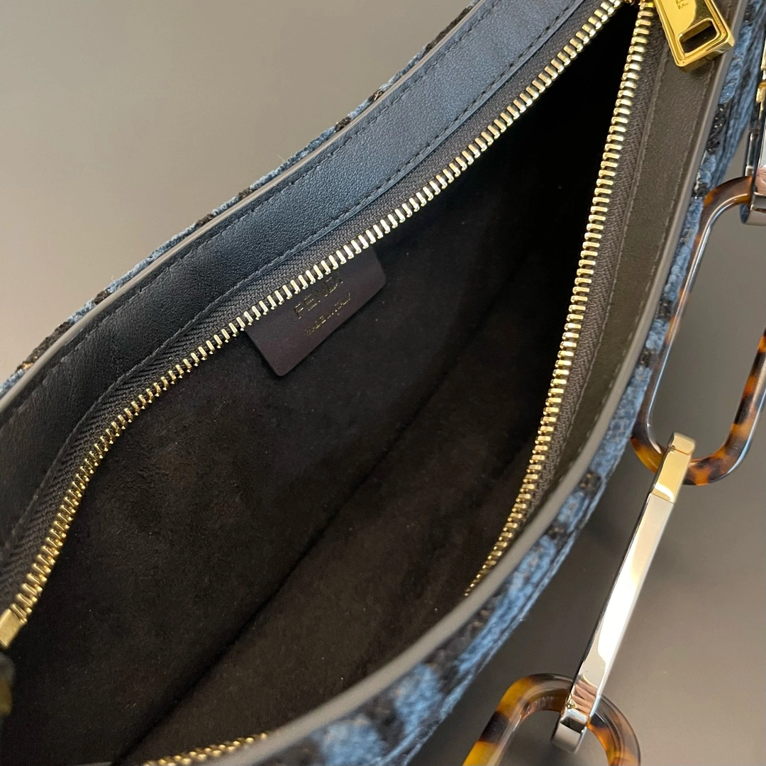 Fendi Hobo Bags Comfortable 69891