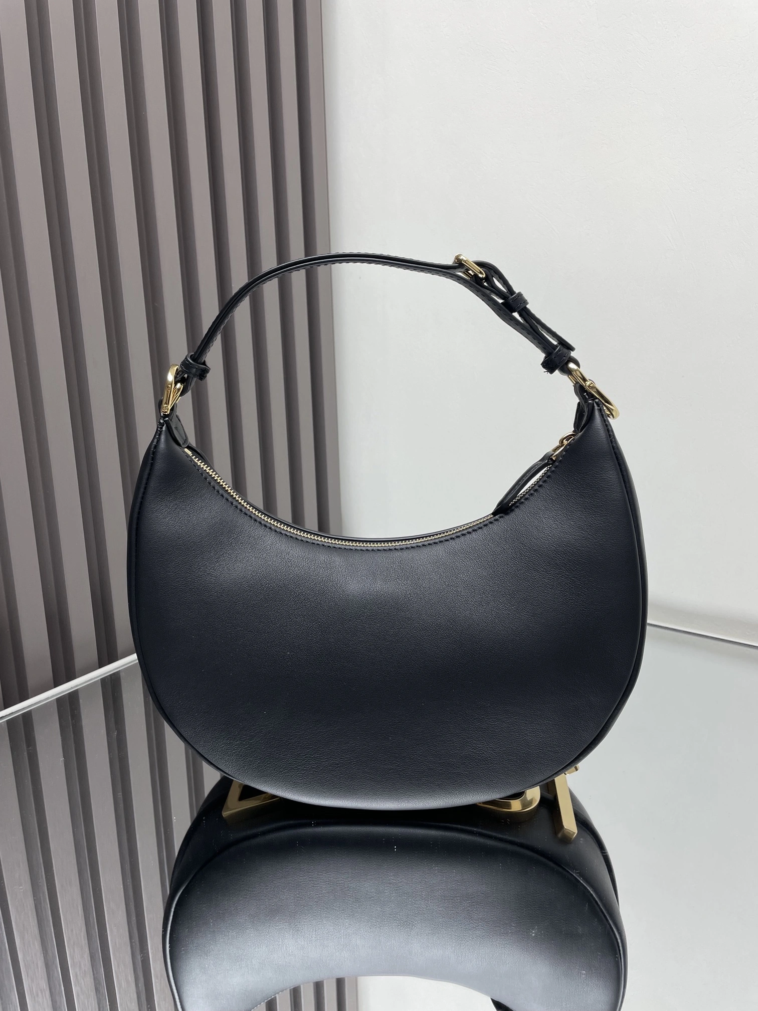 Fendi Hobo Bags Unisex 69885