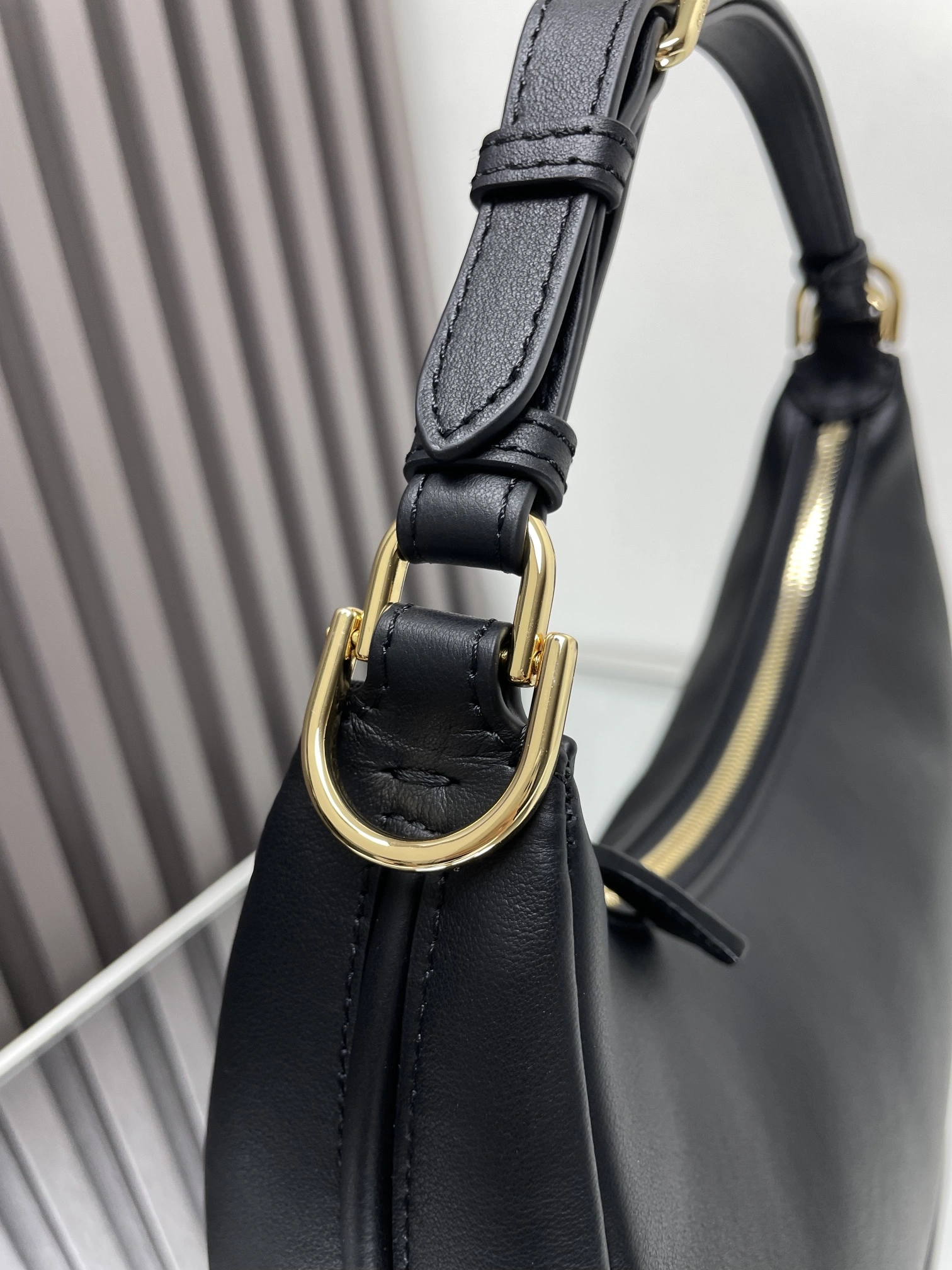Fendi Hobo Bags Unisex 69885