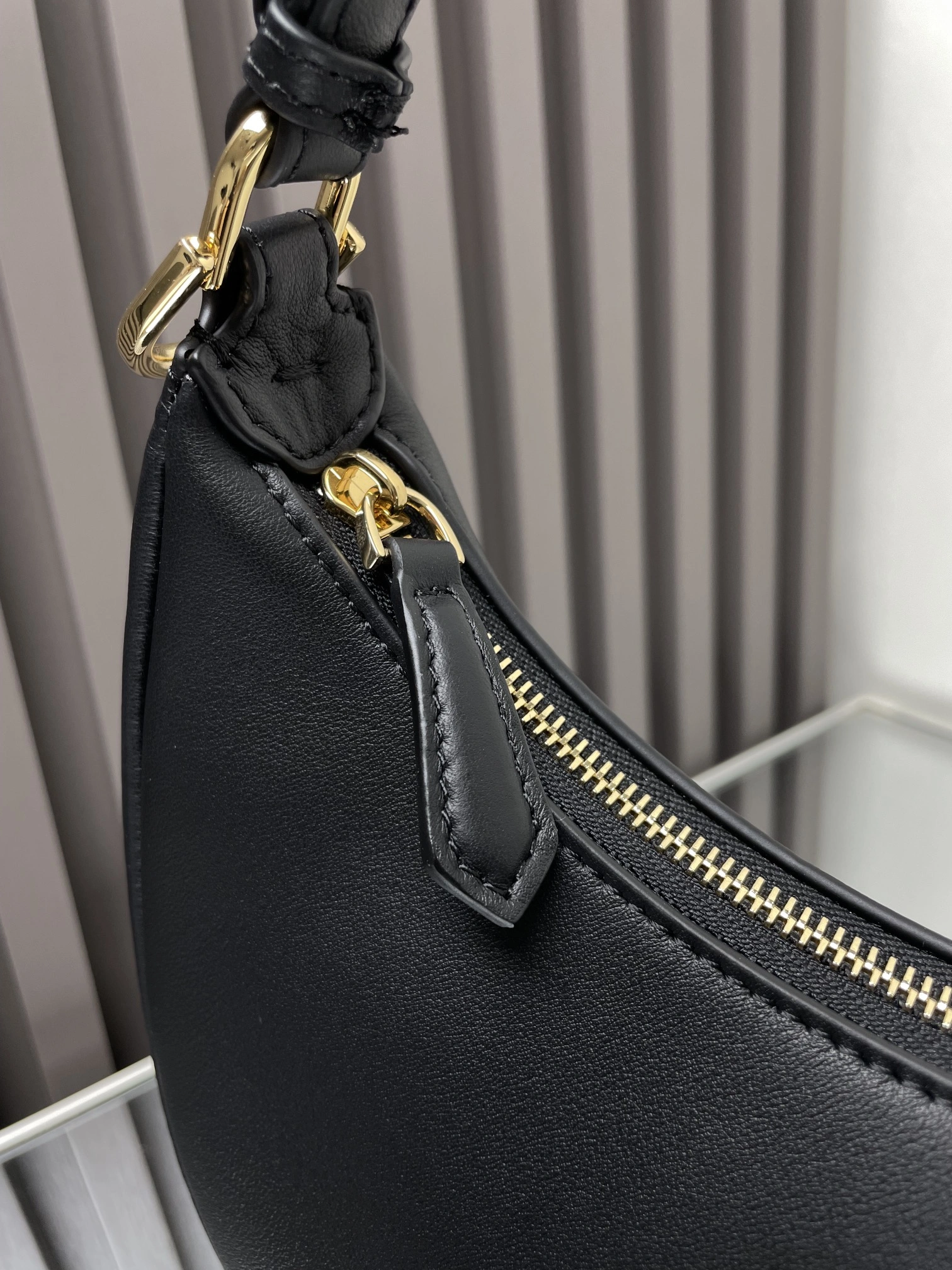 Fendi Hobo Bags Unisex 69885