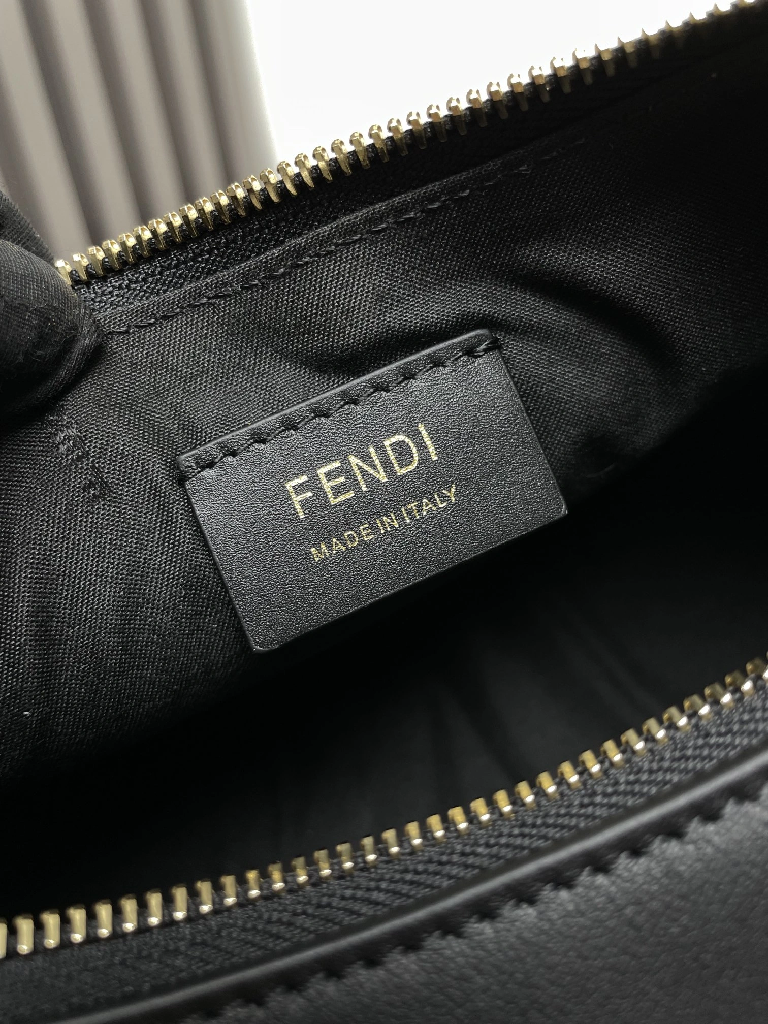 Fendi Hobo Bags Unisex 69885