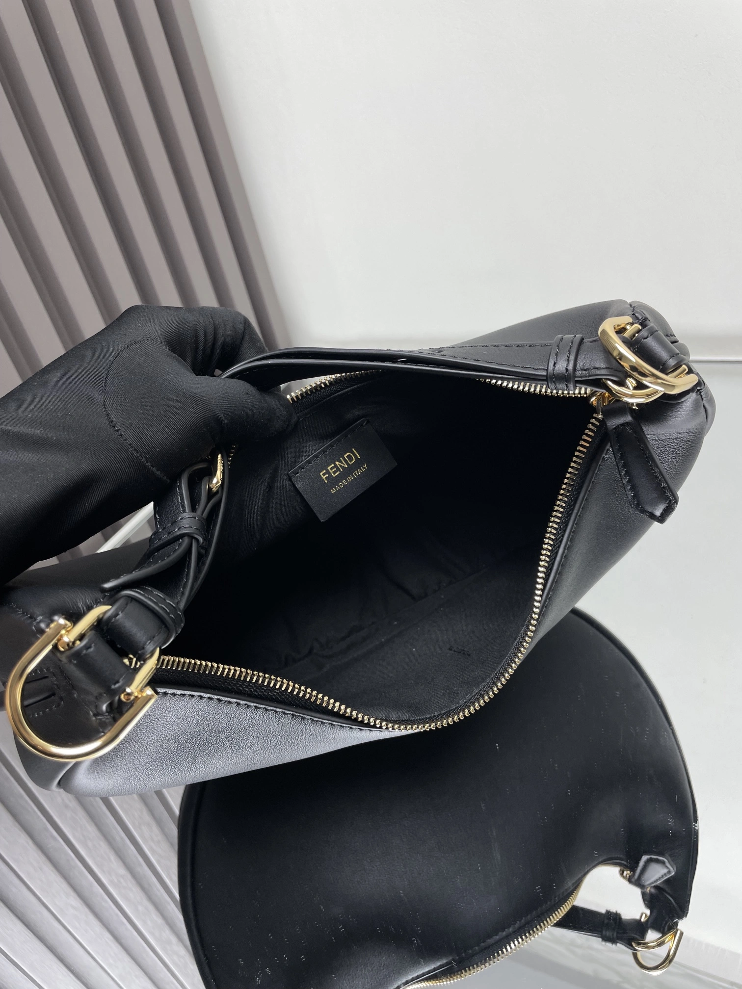 Fendi Hobo Bags Unisex 69885