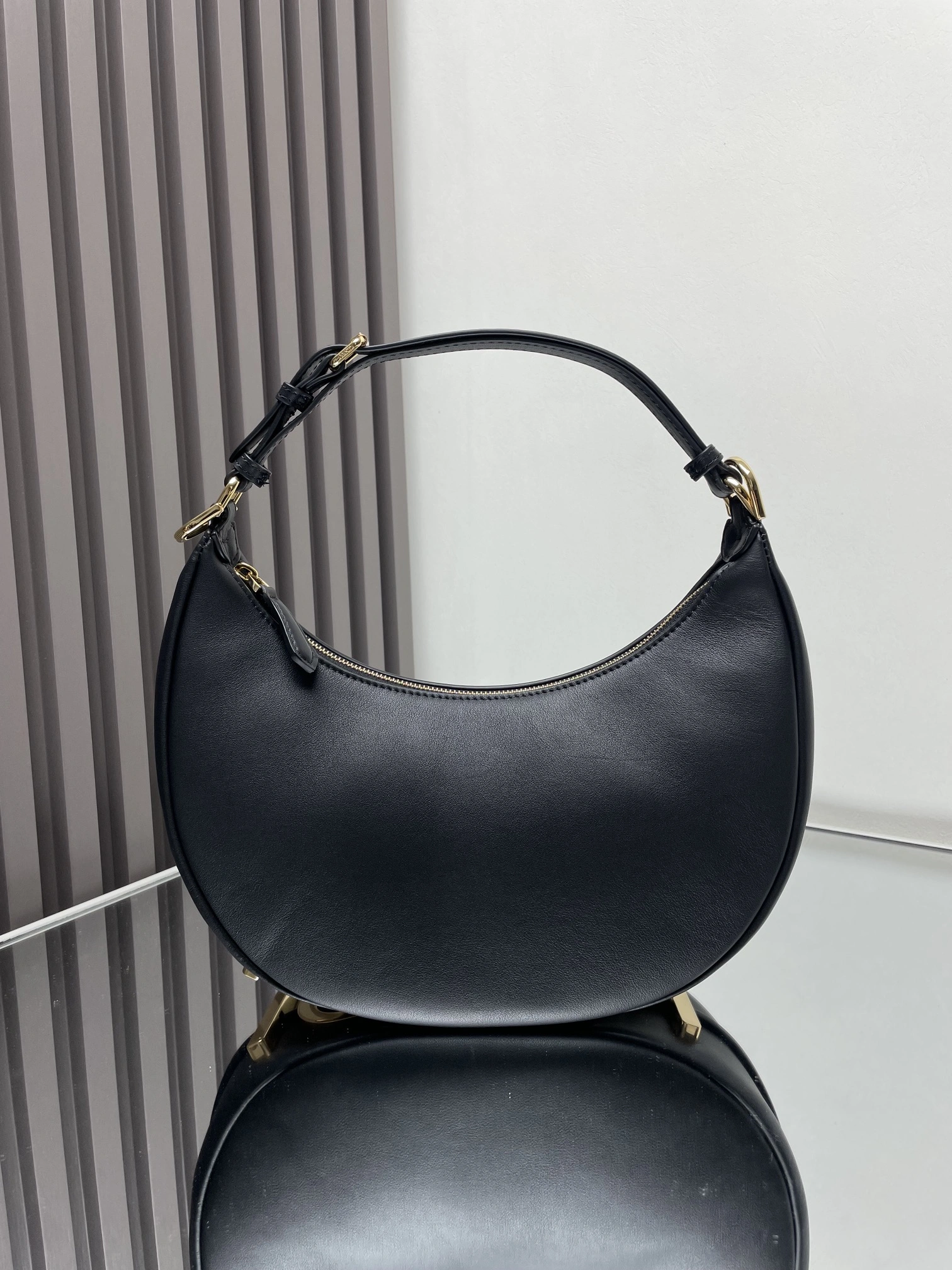 Fendi Hobo Bags Unisex 69885