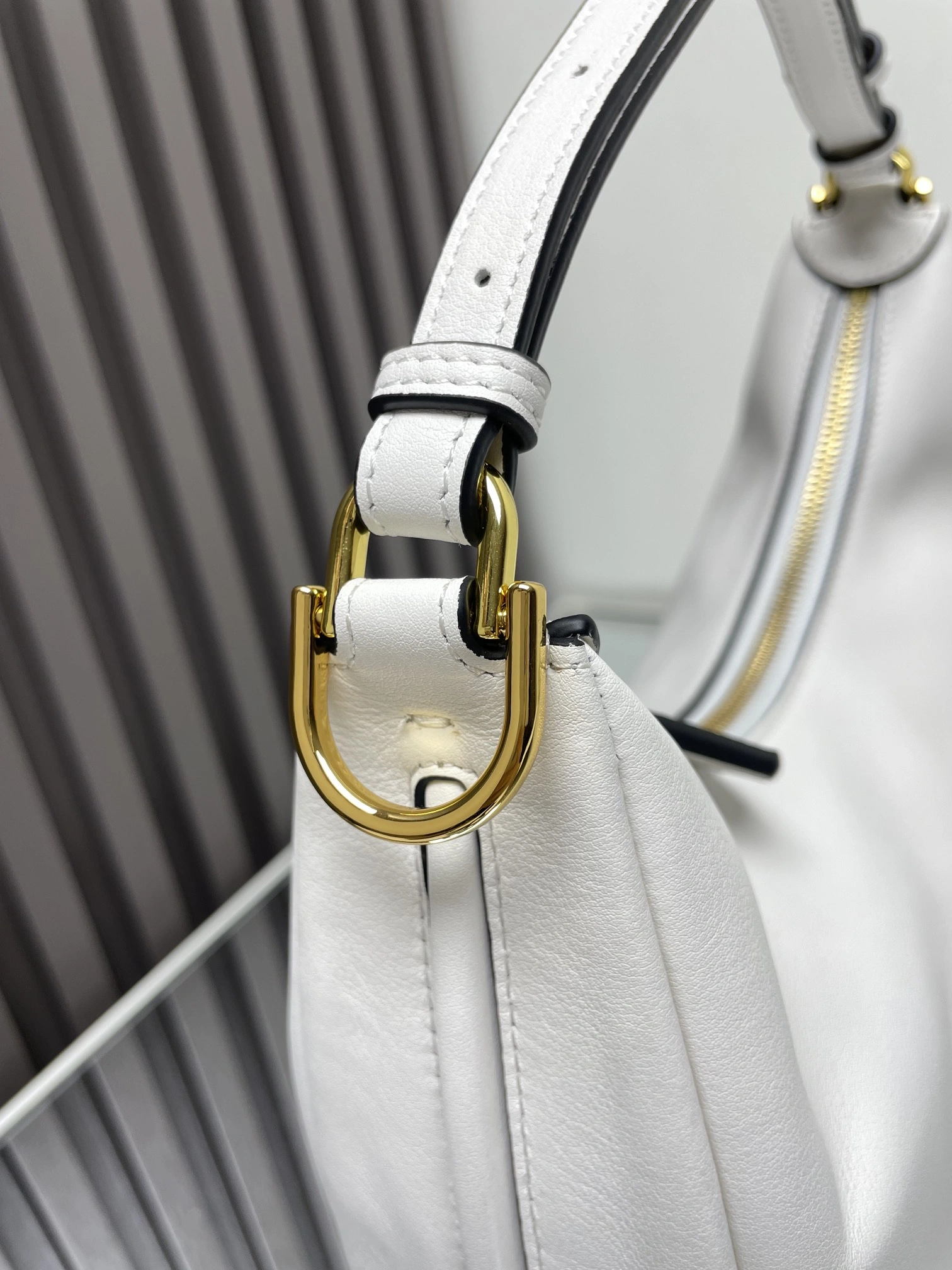 SmoothTexture Fendi Hobo Bags 69883
