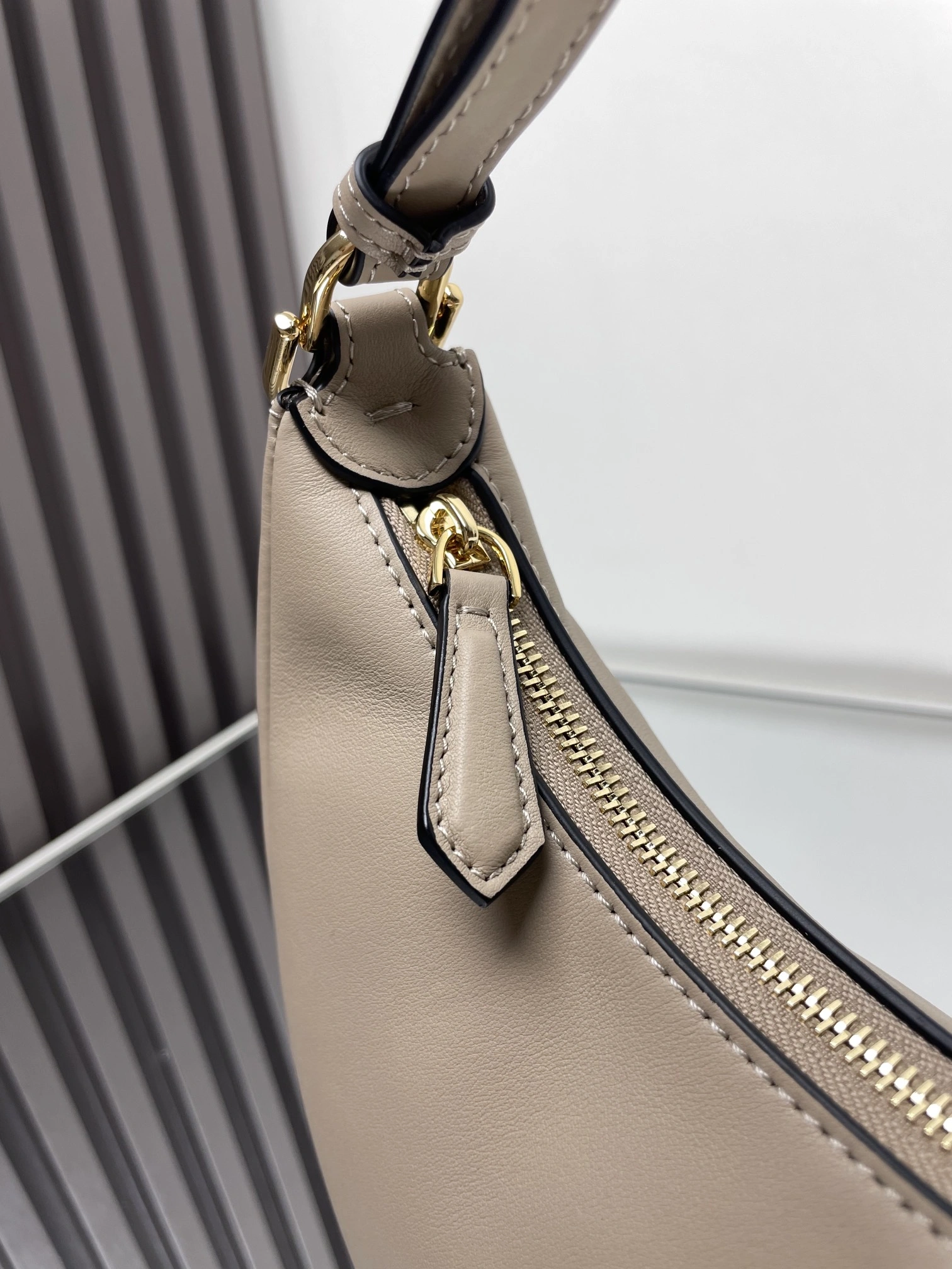 RelaxedFit Fendi Hobo Bags 69910