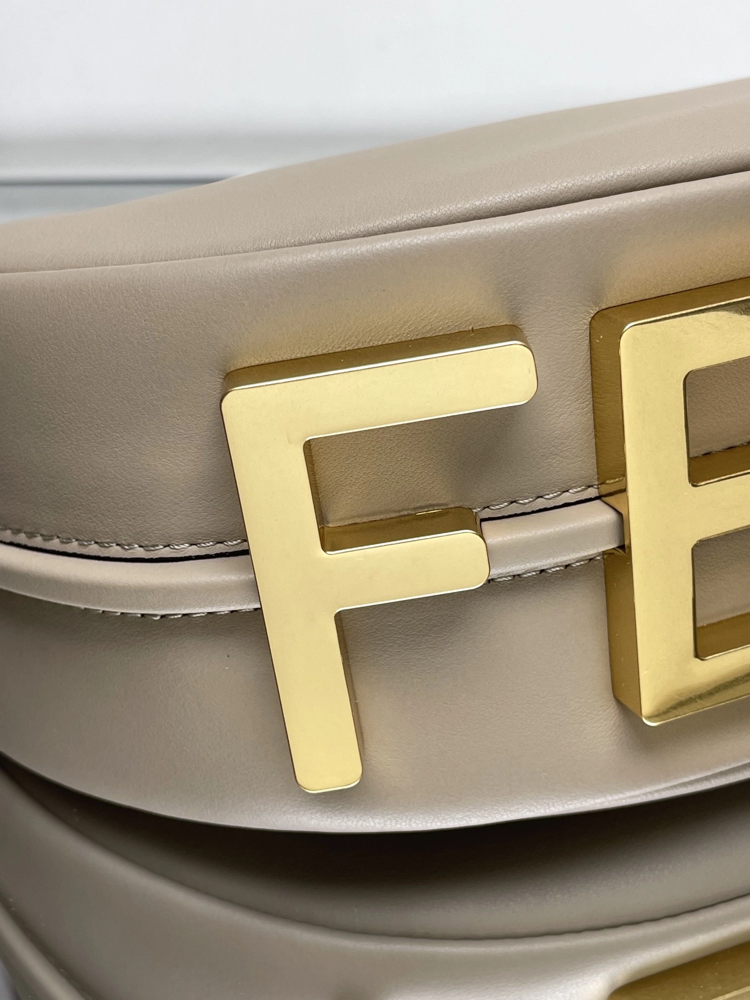 RelaxedFit Fendi Hobo Bags 69910
