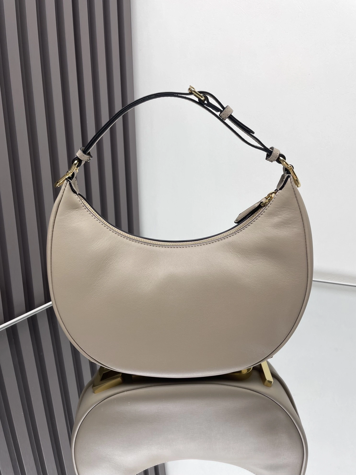 RelaxedFit Fendi Hobo Bags 69910