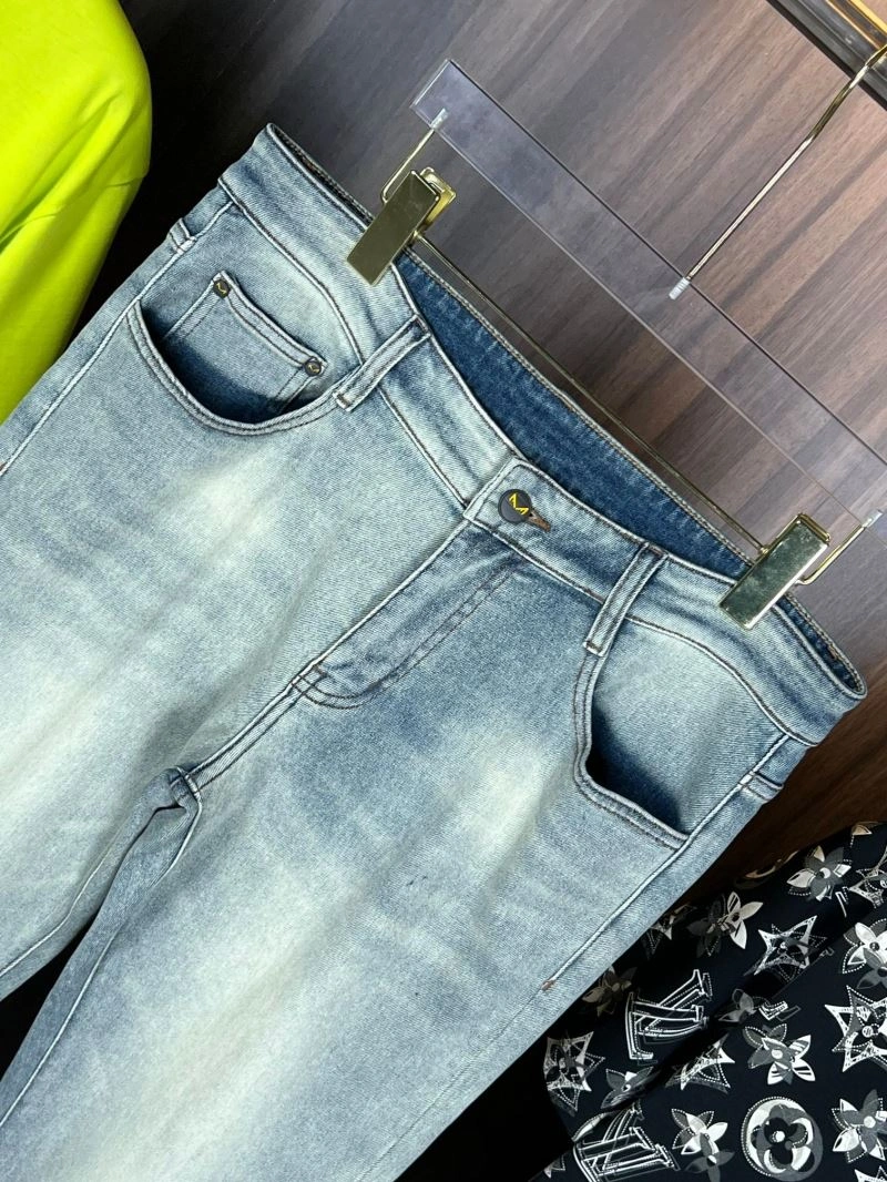 Sleek Fendi Jeans 122987
