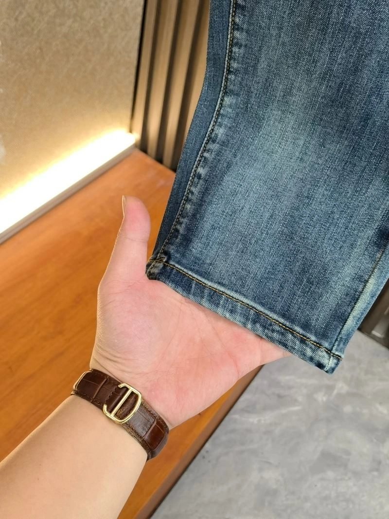 Trendsetting Fendi Jeans 122724