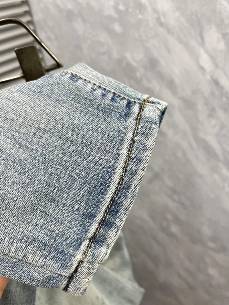 Trendsetting Fendi Jeans 122150