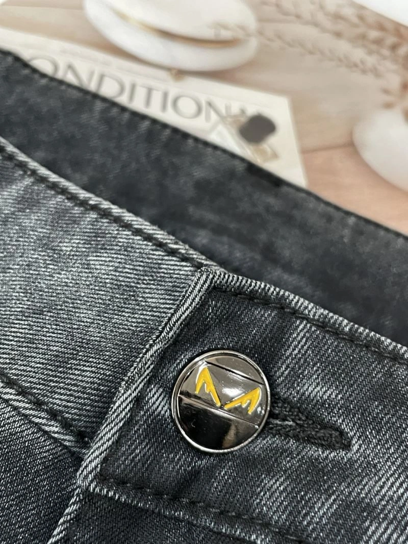 Versatile Fendi Jeans 122148