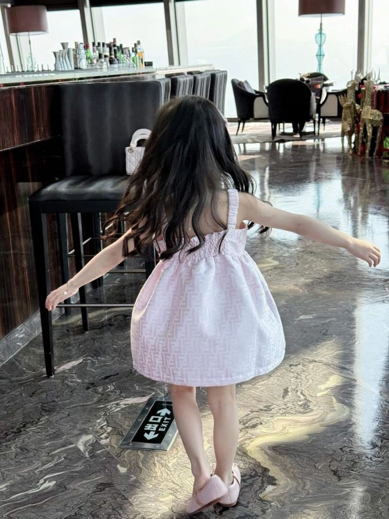 Fendi Kids Stylish 121064