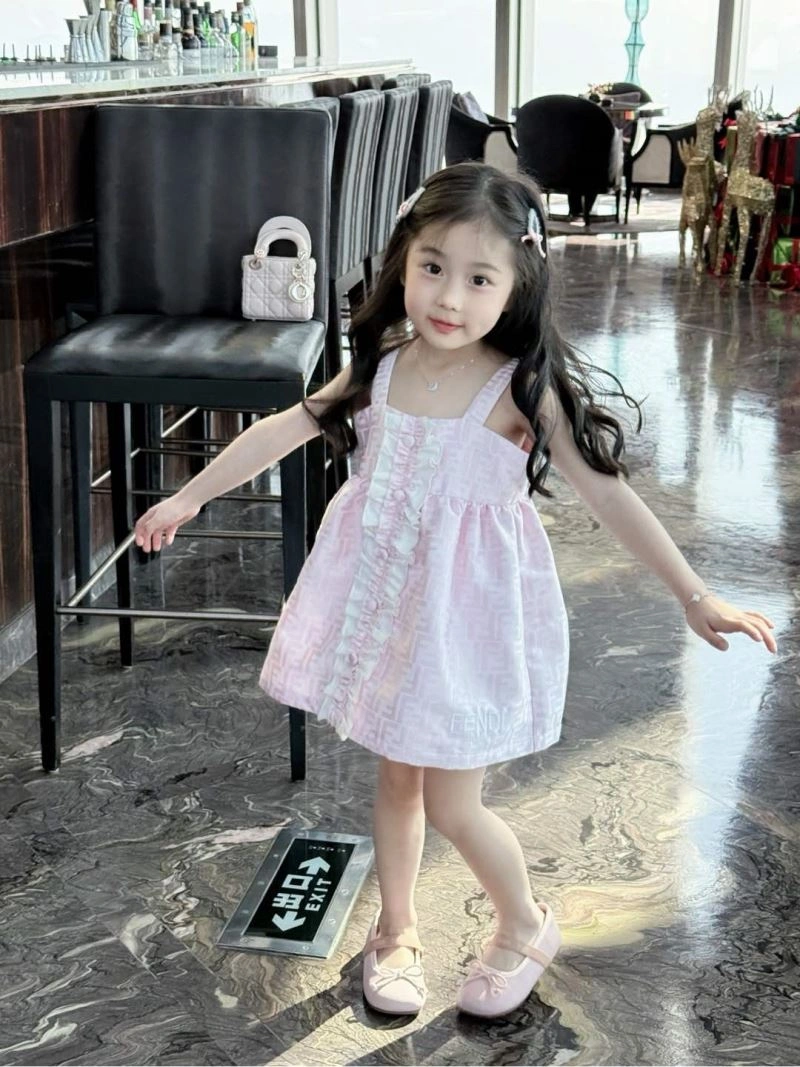 Fendi Kids Stylish 121064