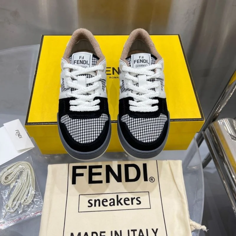 Fendi Low Shoes MultiPurpose 23536
