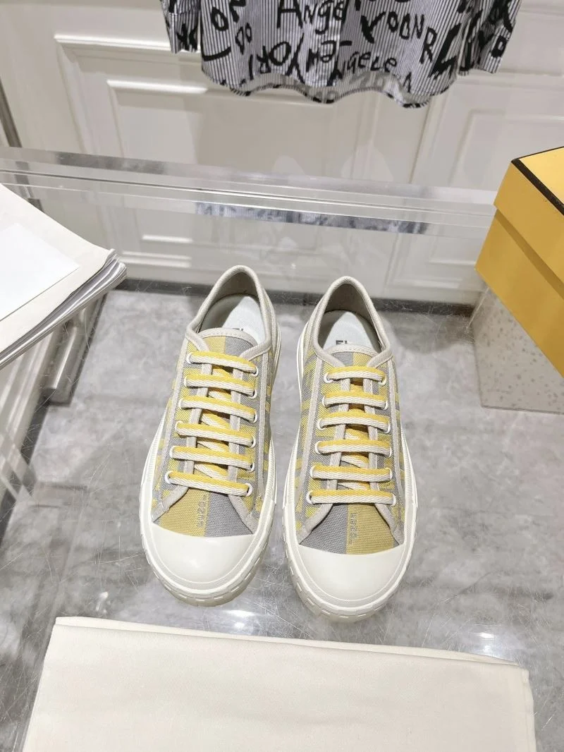 Fendi Low Shoes Elegant 23524