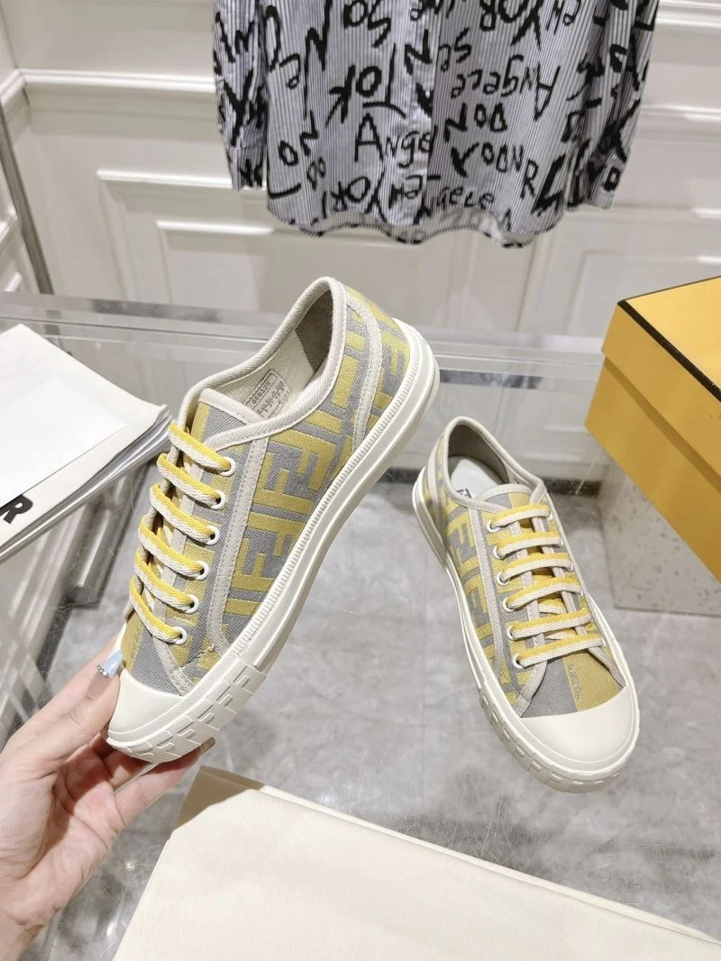 Fendi Low Shoes Elegant 23524