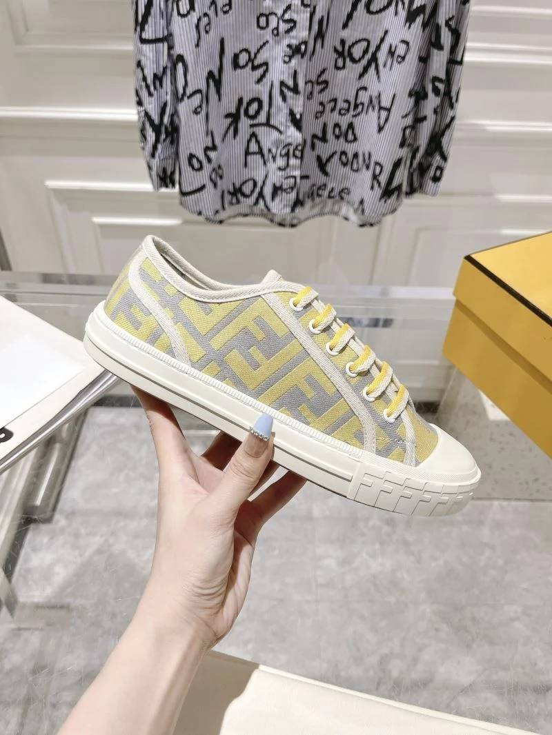 Fendi Low Shoes Elegant 23524