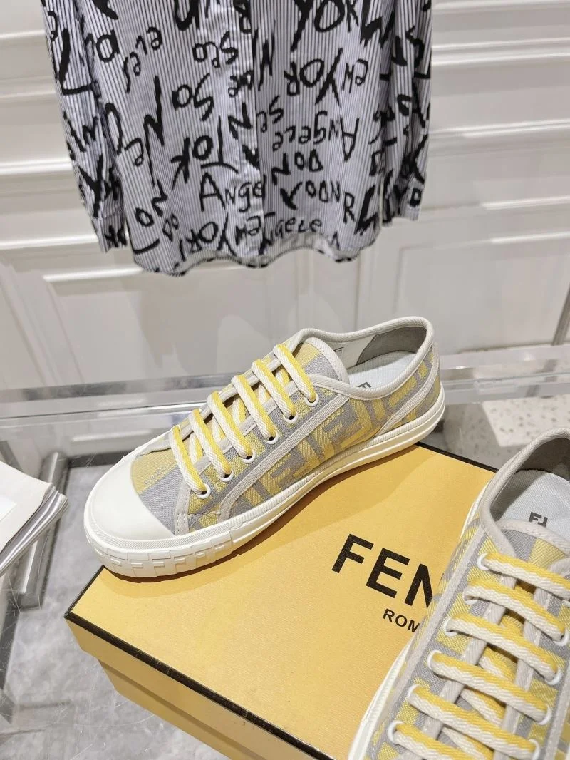 Fendi Low Shoes Elegant 23524