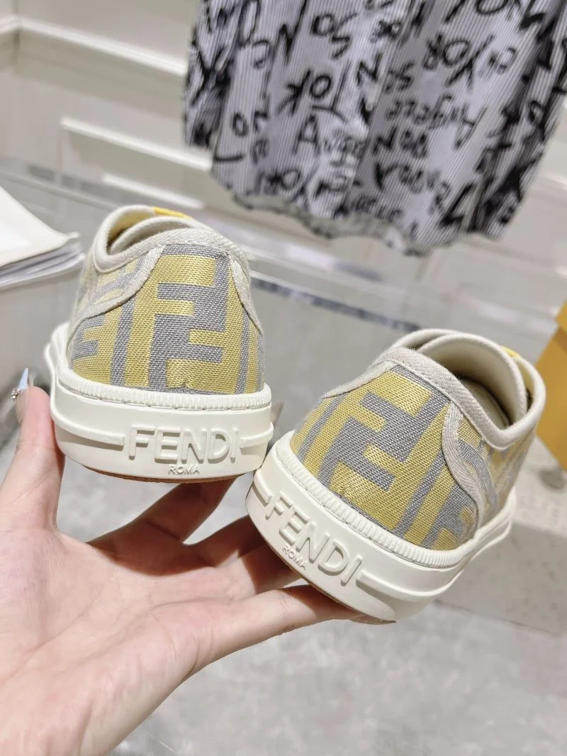 Fendi Low Shoes Elegant 23524