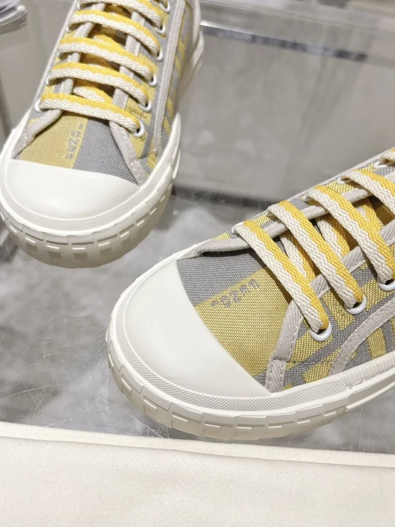 Fendi Low Shoes Elegant 23524