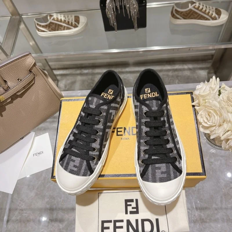 RelaxedFit Fendi Low Shoes 23467