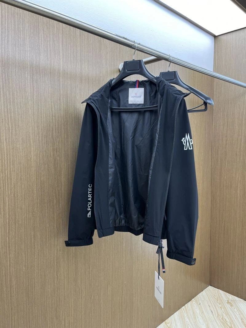Minimalist Fendi Outwear 121567