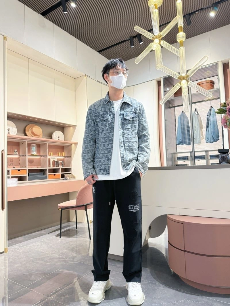 Fendi Outwear EasyMatch 121557