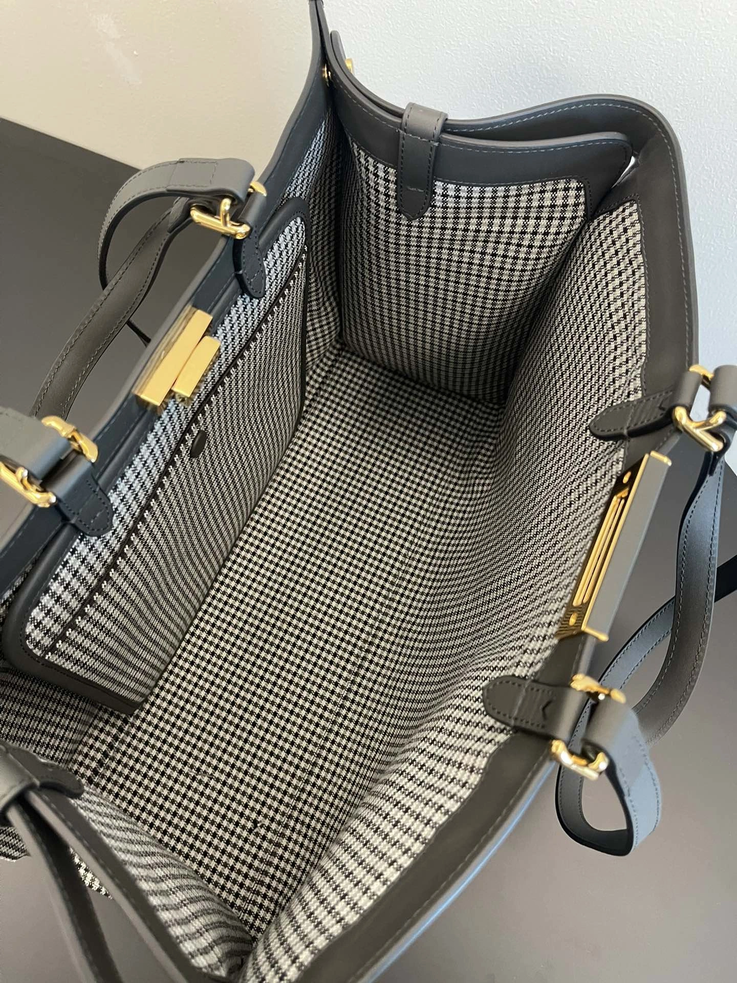 WrinkleFree Fendi Peekaboo Bags 69886