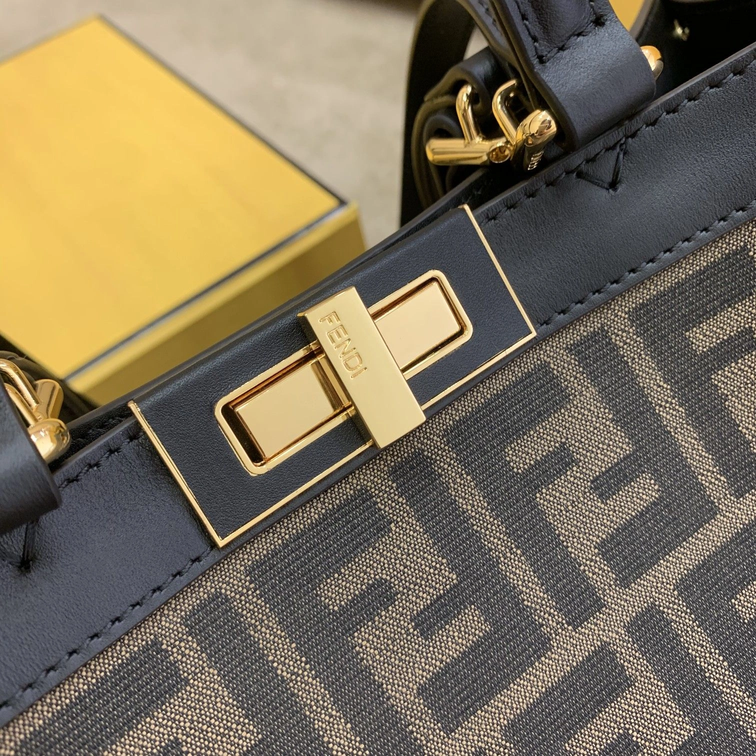 Fendi Peekaboo Bags Minimalist 69943