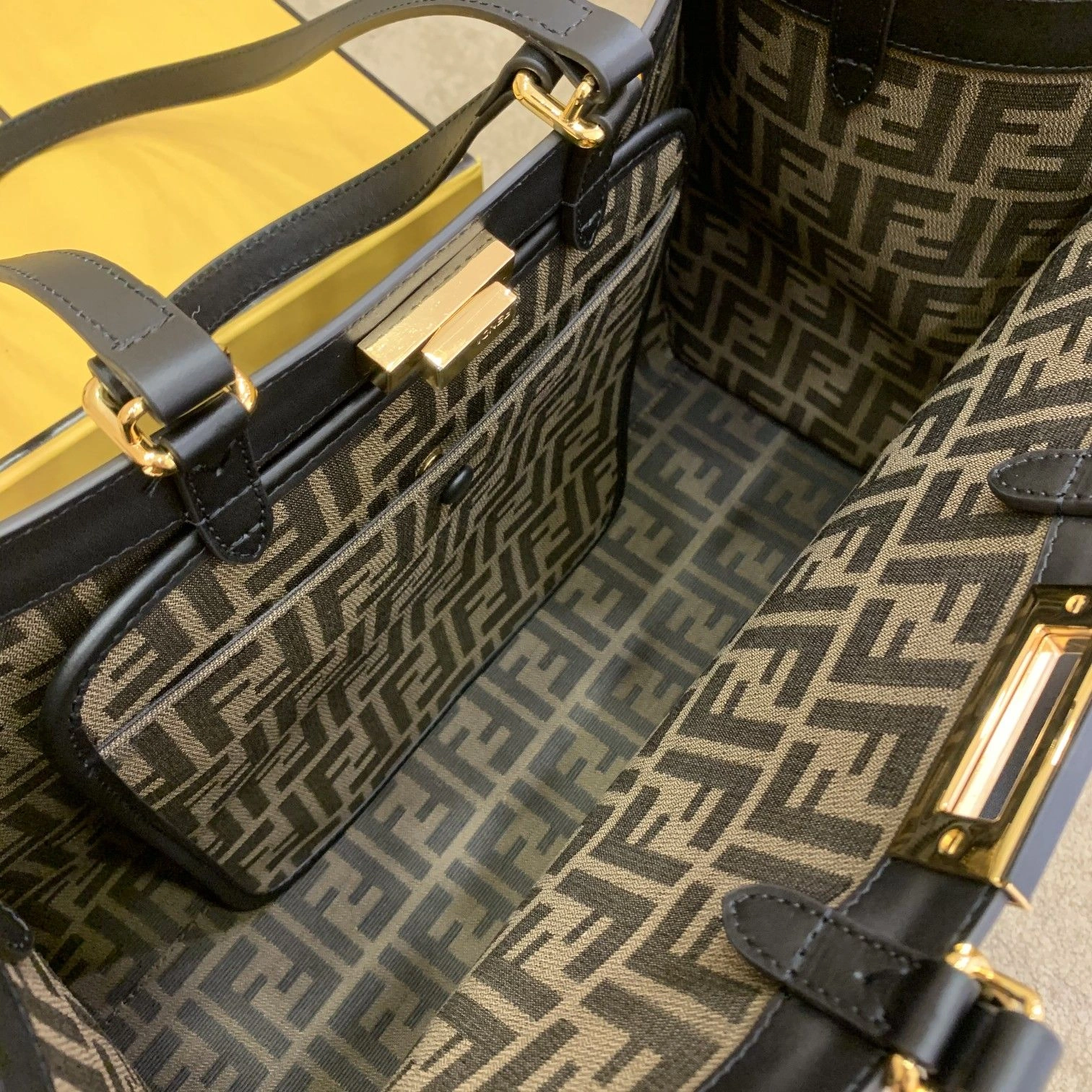 Fendi Peekaboo Bags Minimalist 69943