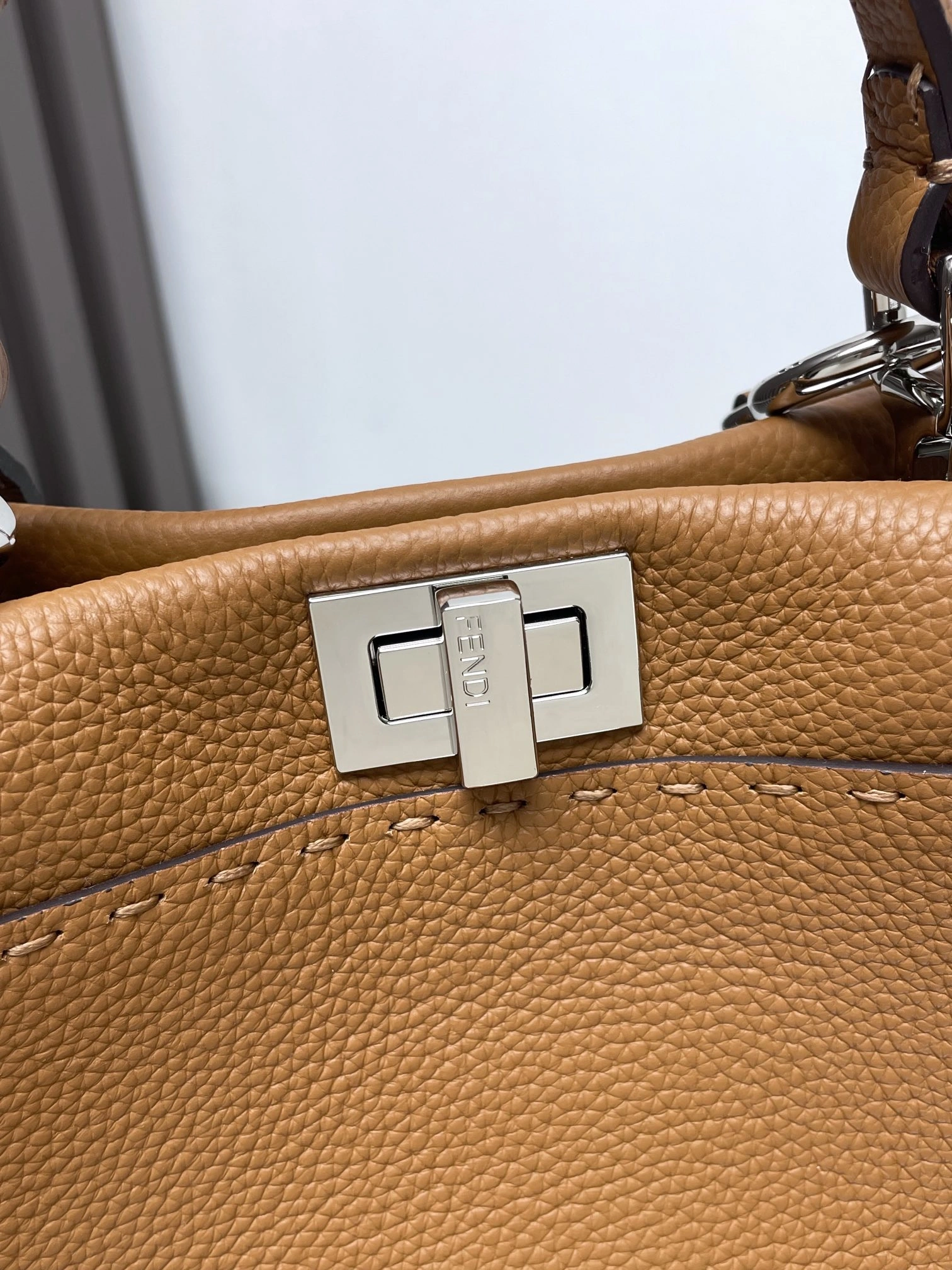 Fendi Peekaboo Bags Stylish 69889