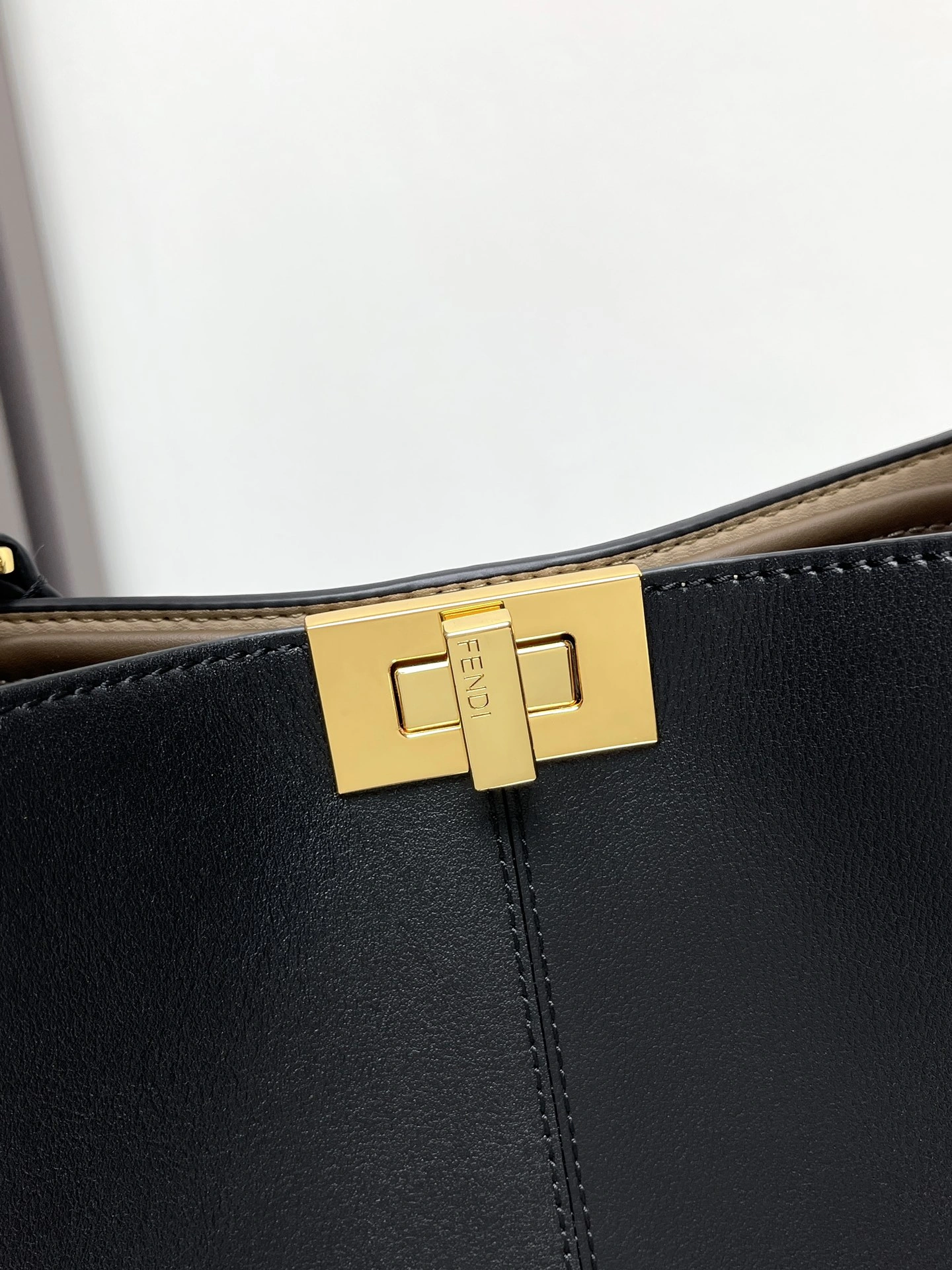 Fendi Peekaboo Bags Durable 69871