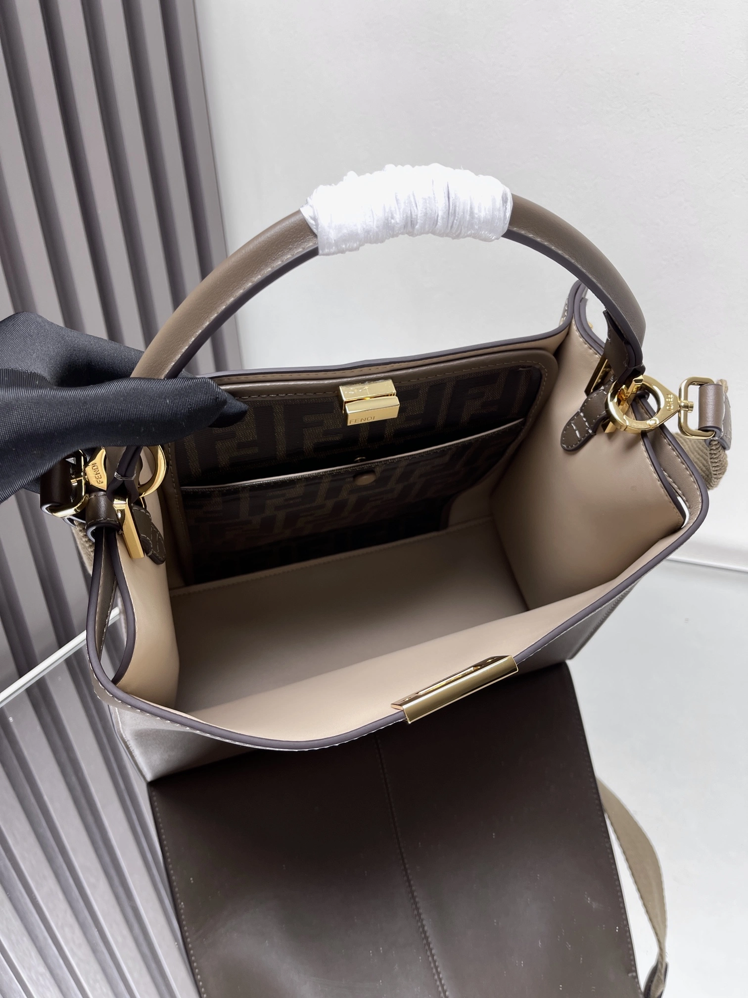 Chic Fendi Peekaboo Bags 69868