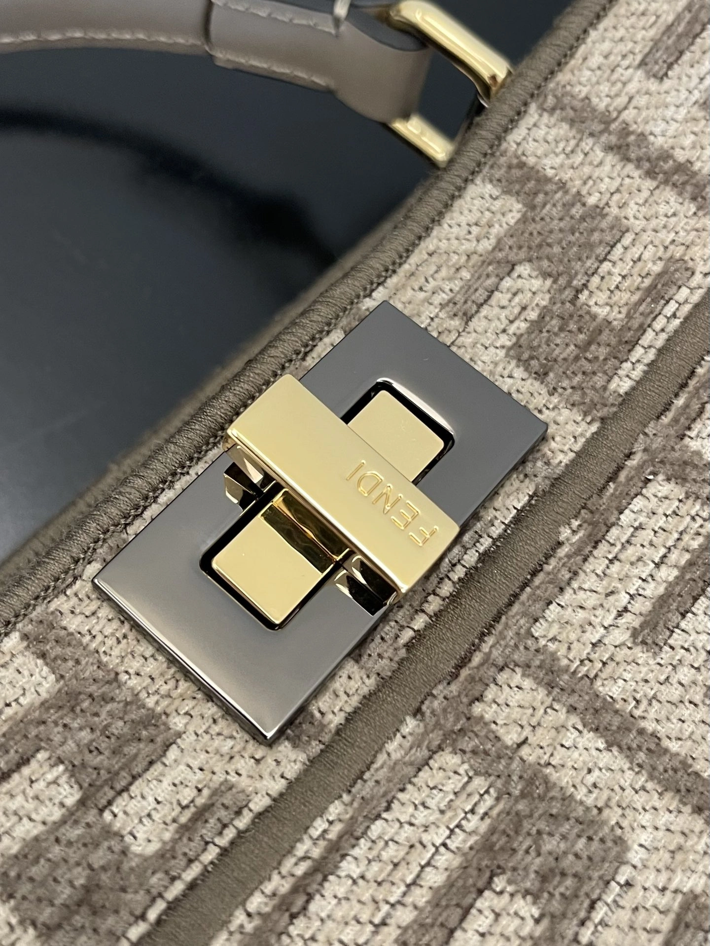 Fendi Peekaboo Bags Resilient 69866