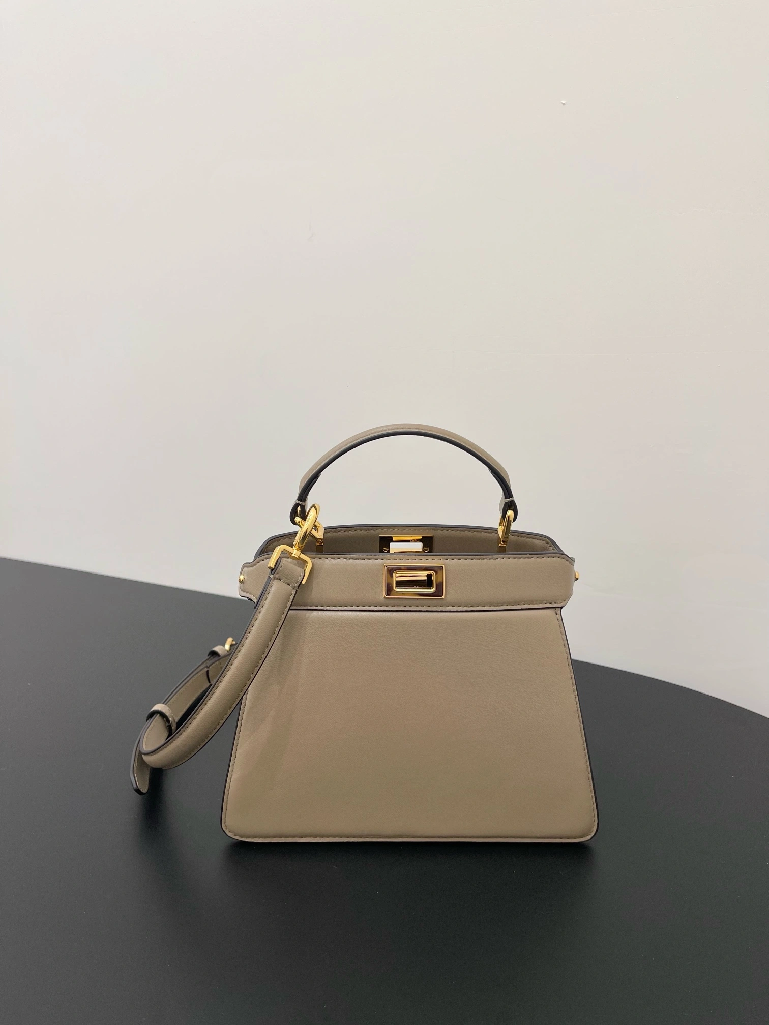 Stretchable Fendi Peekaboo Bags 69875