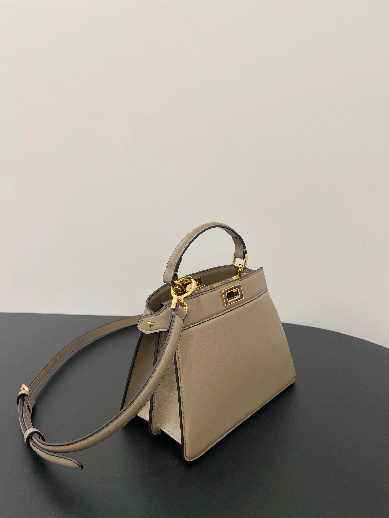 Stretchable Fendi Peekaboo Bags 69875