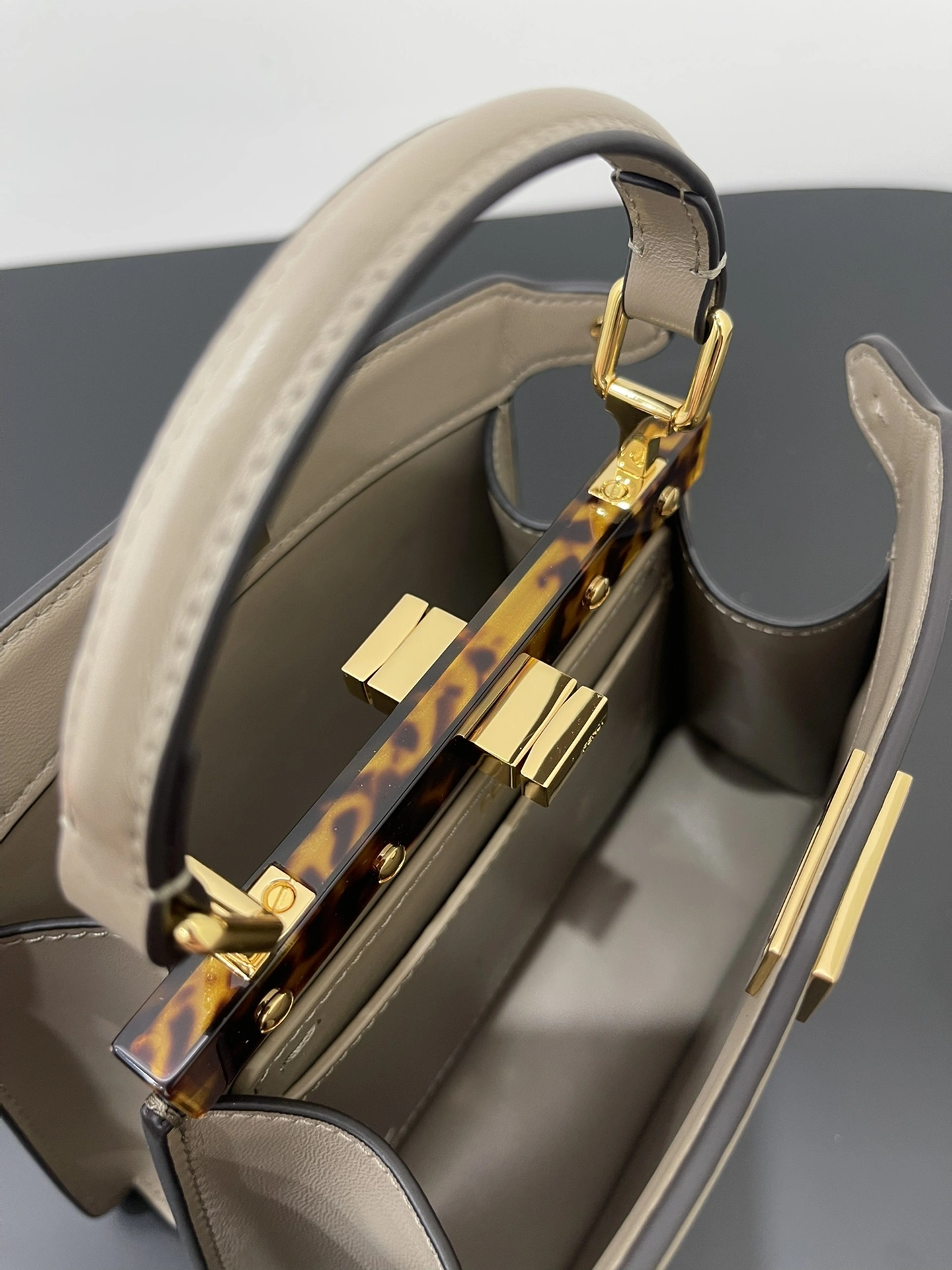 Stretchable Fendi Peekaboo Bags 69875