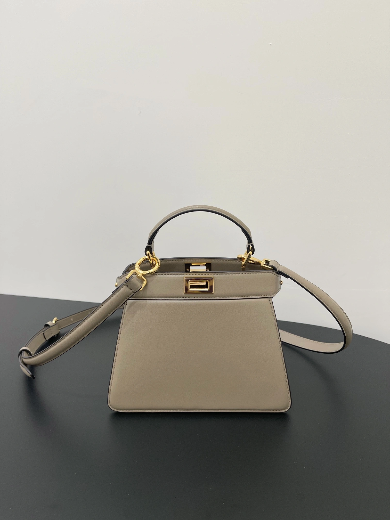 Stretchable Fendi Peekaboo Bags 69875