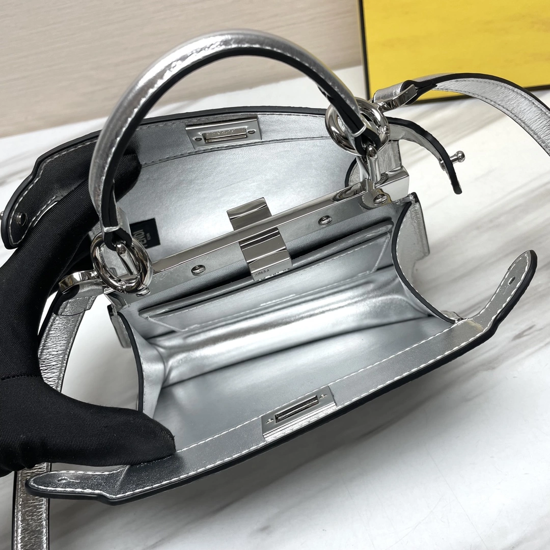 Fendi Peekaboo Bags Lightweight 69863