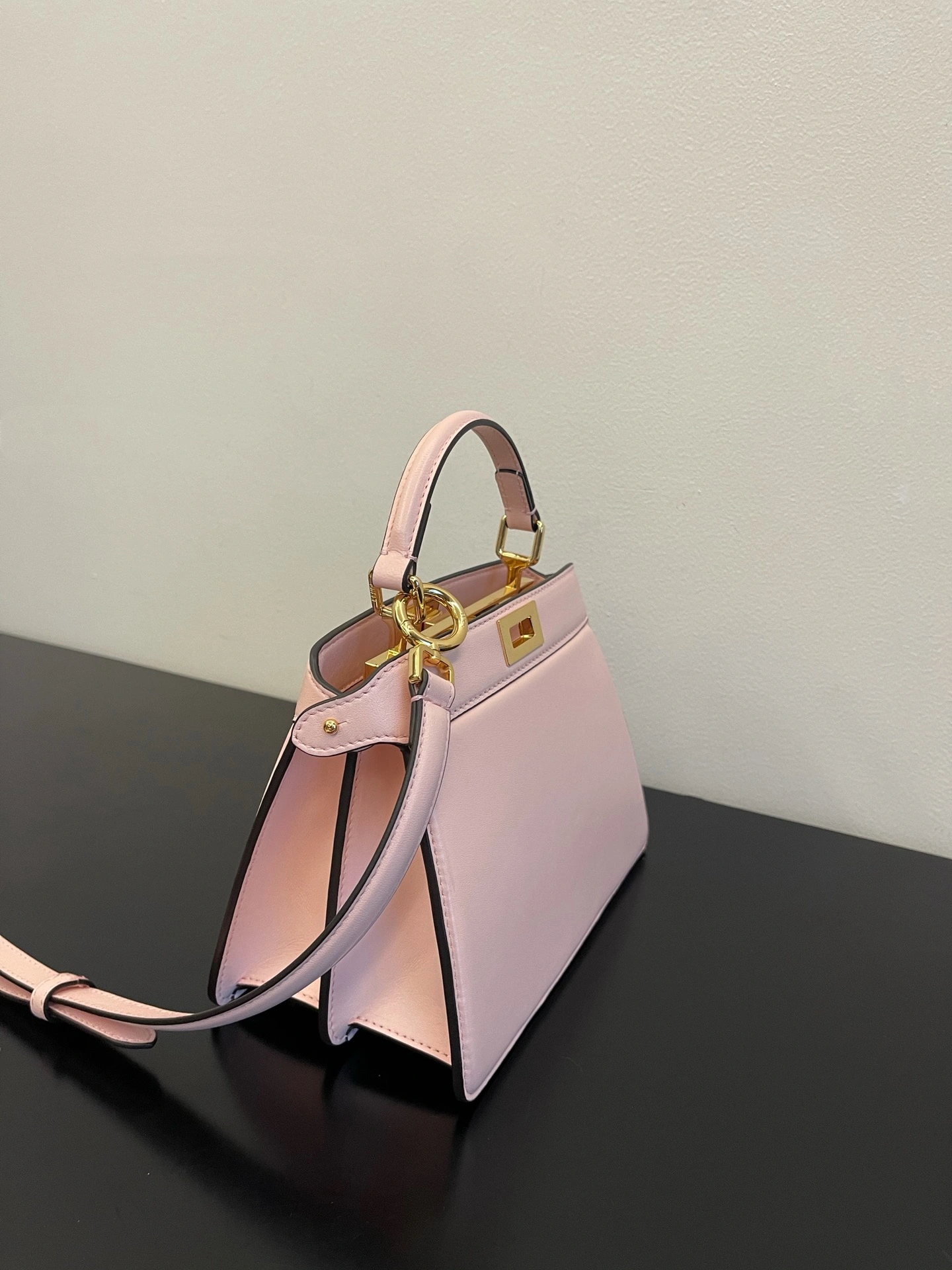 Fendi Peekaboo Bags Sleek 69860