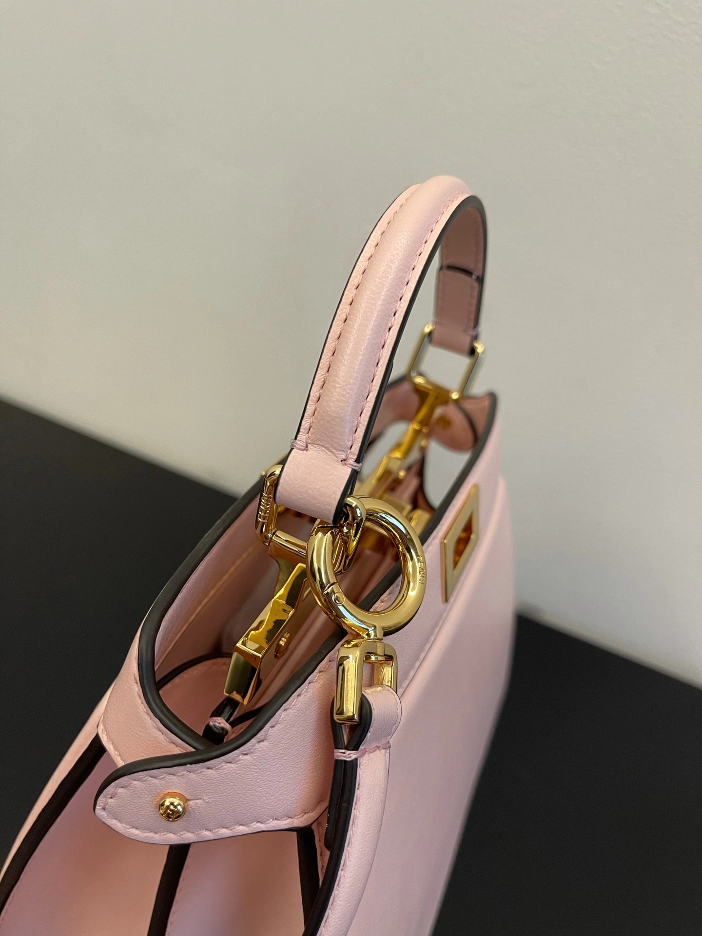 Fendi Peekaboo Bags Sleek 69860
