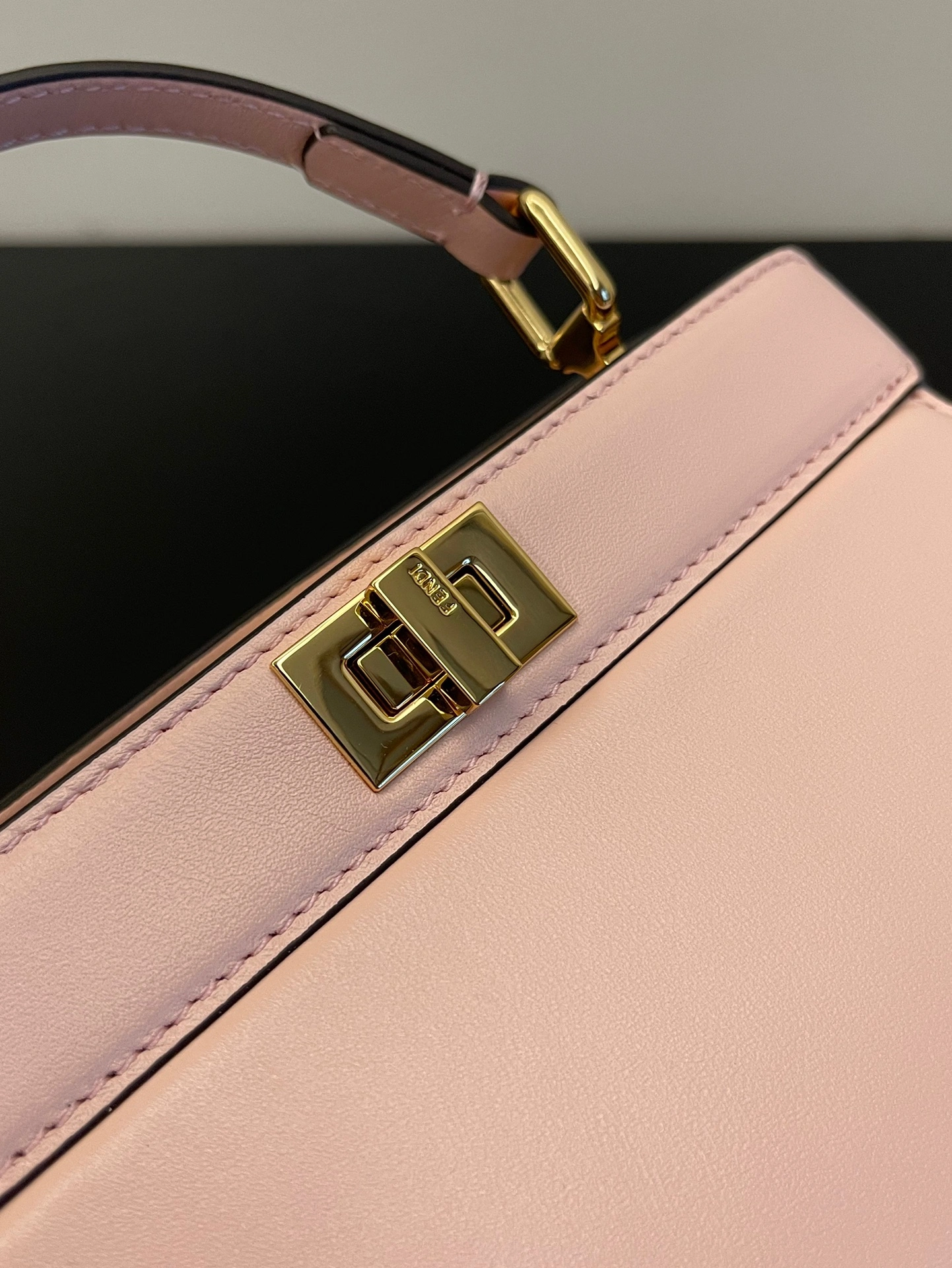 Fendi Peekaboo Bags Sleek 69860