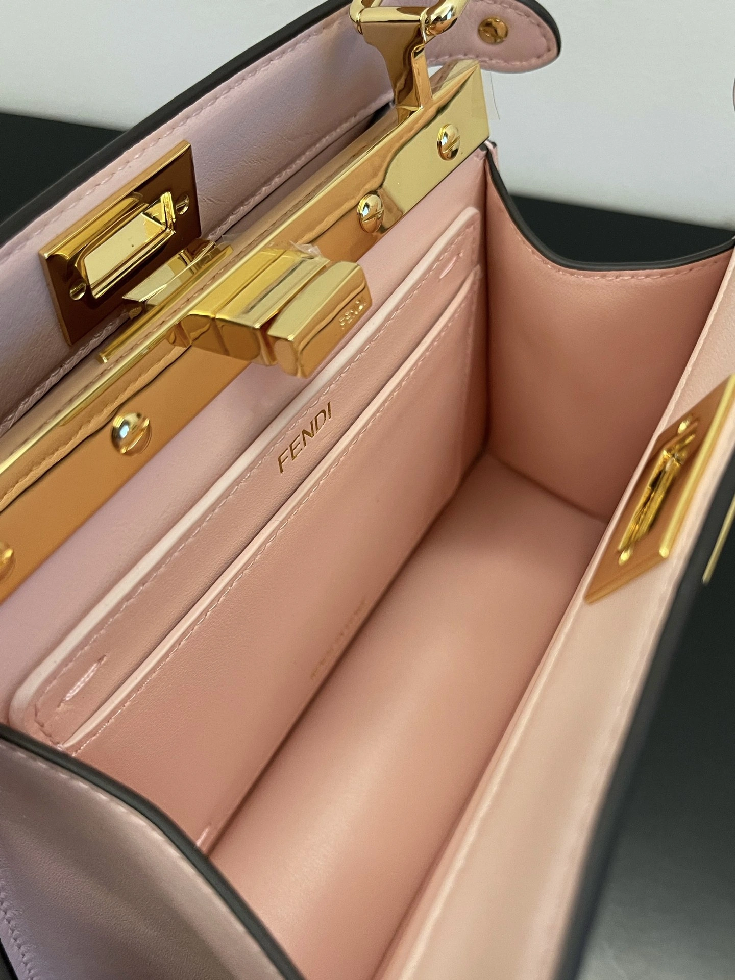 Fendi Peekaboo Bags Sleek 69860