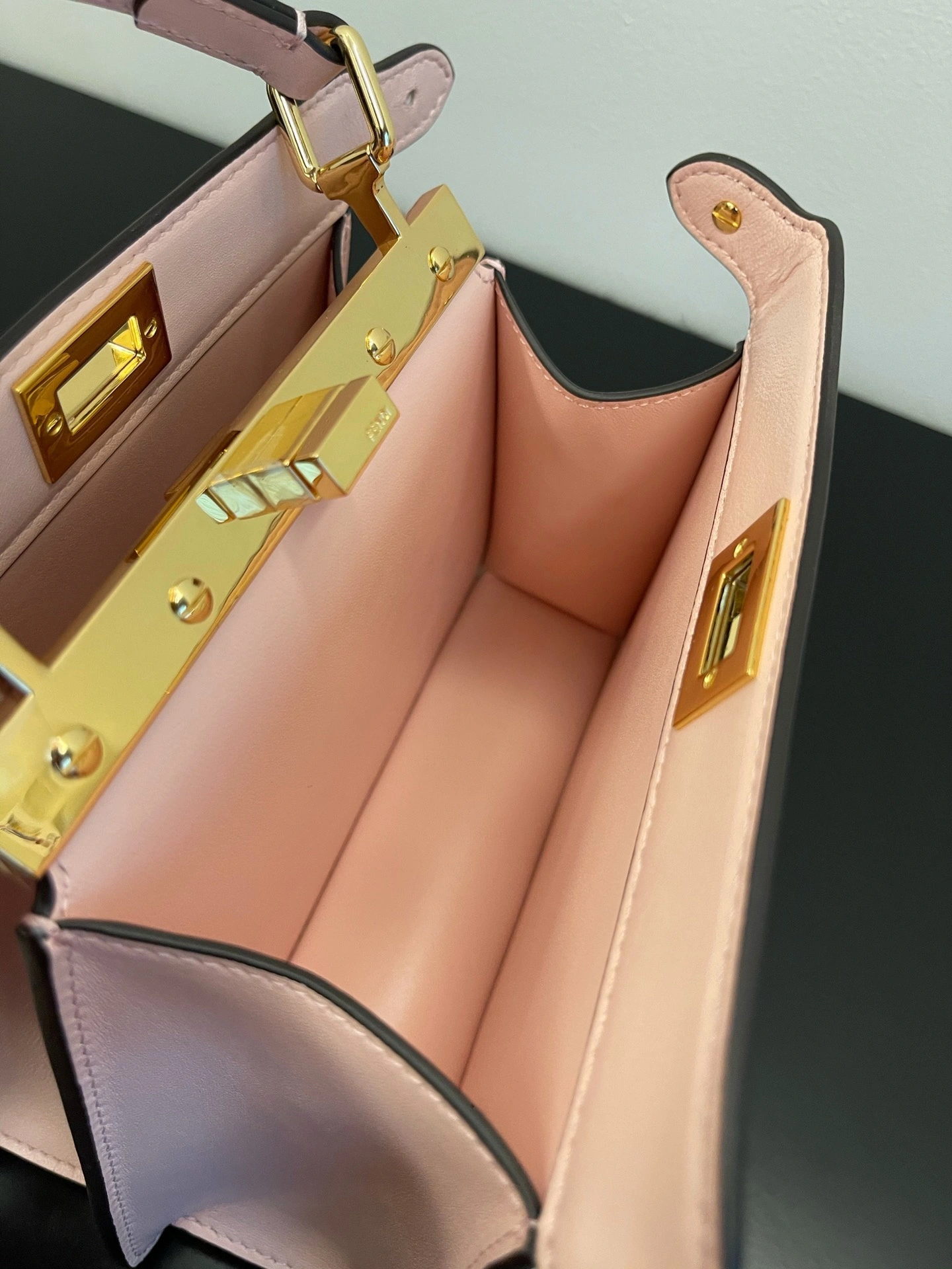 Fendi Peekaboo Bags Sleek 69860