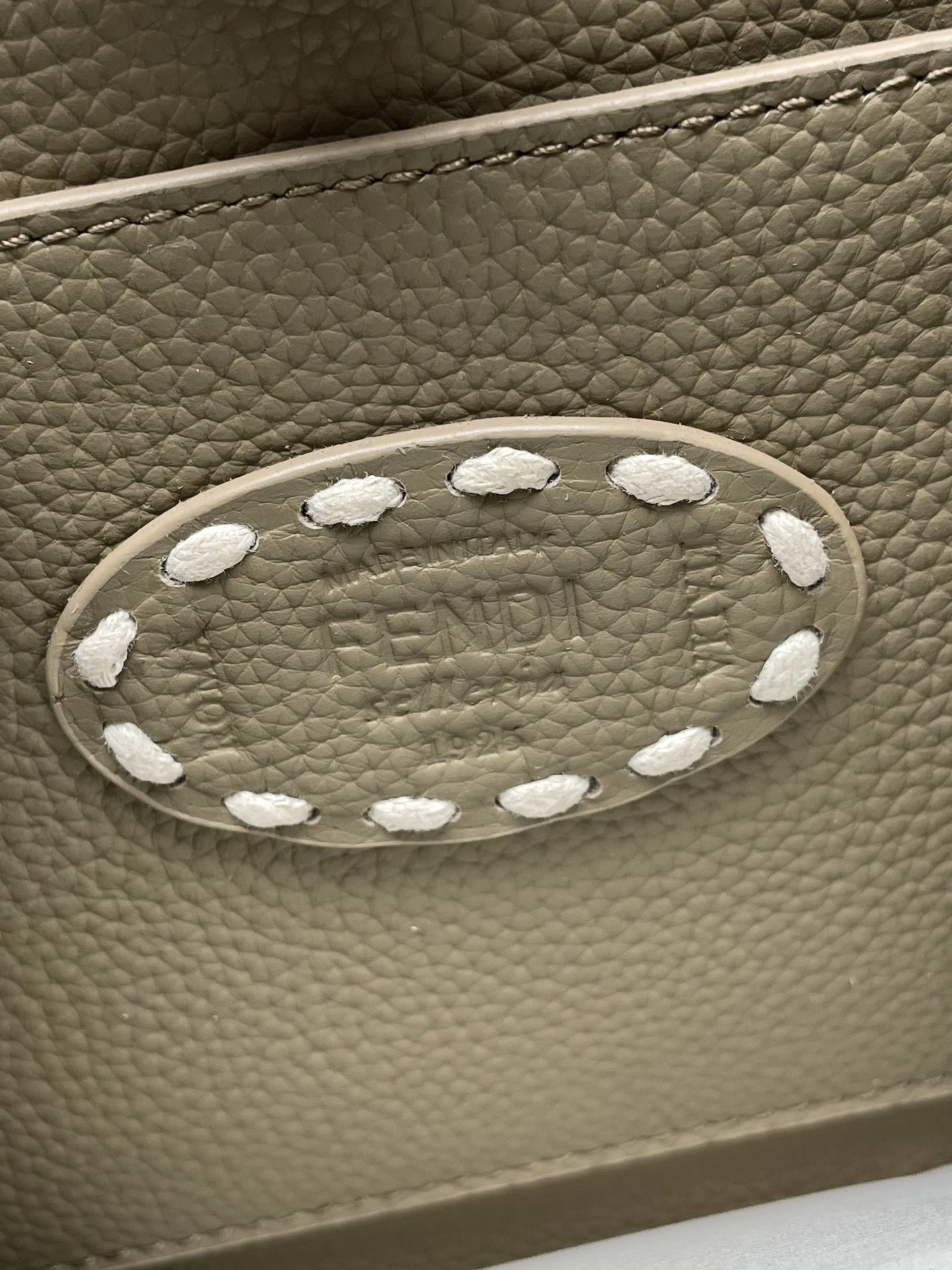 Fendi Peekaboo Bags Trendy 69831