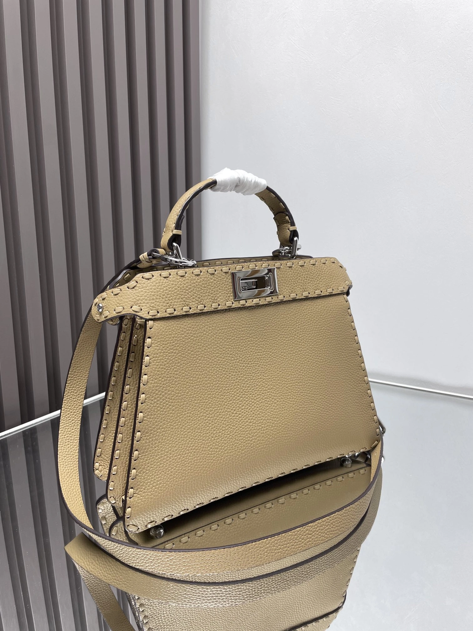 Casual Fendi Peekaboo Bags 69838
